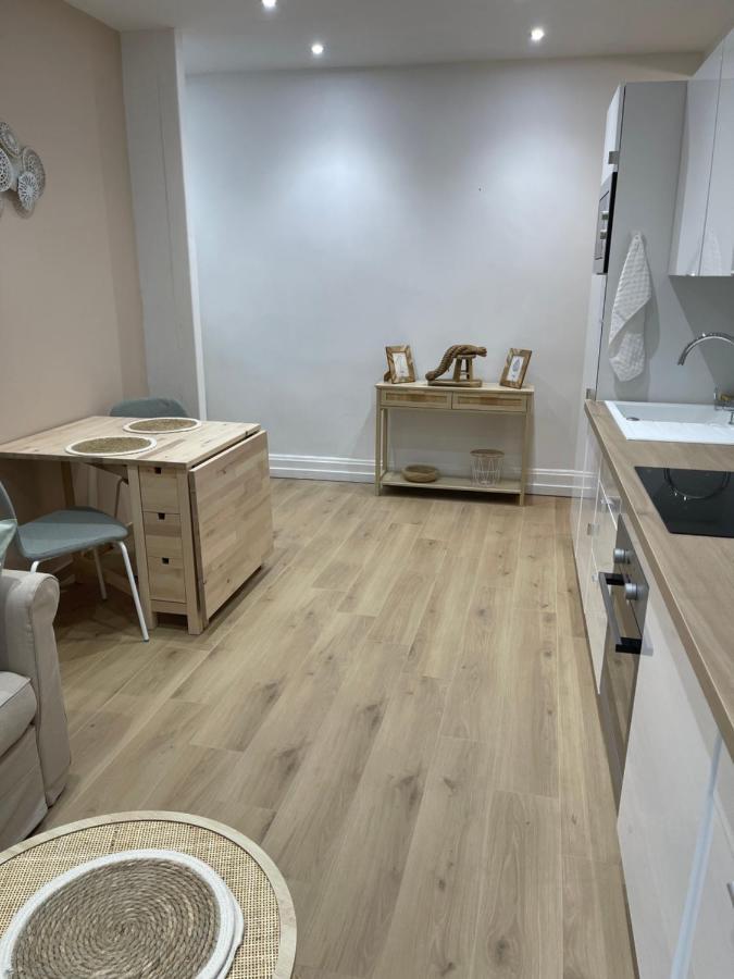 Adelyna Cosy Apartment วิชี ภายนอก รูปภาพ